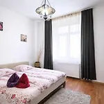 Apartment Holiday Cazare Brasov