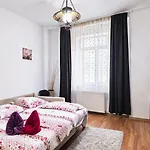 Holiday Cazare Brasov * Brasov