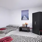 Holiday Cazare Brasov * Μπρασόβ
