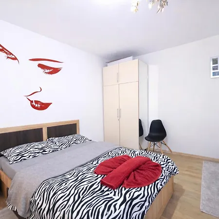 Holiday Cazare Brasov Διαμέρισμα *